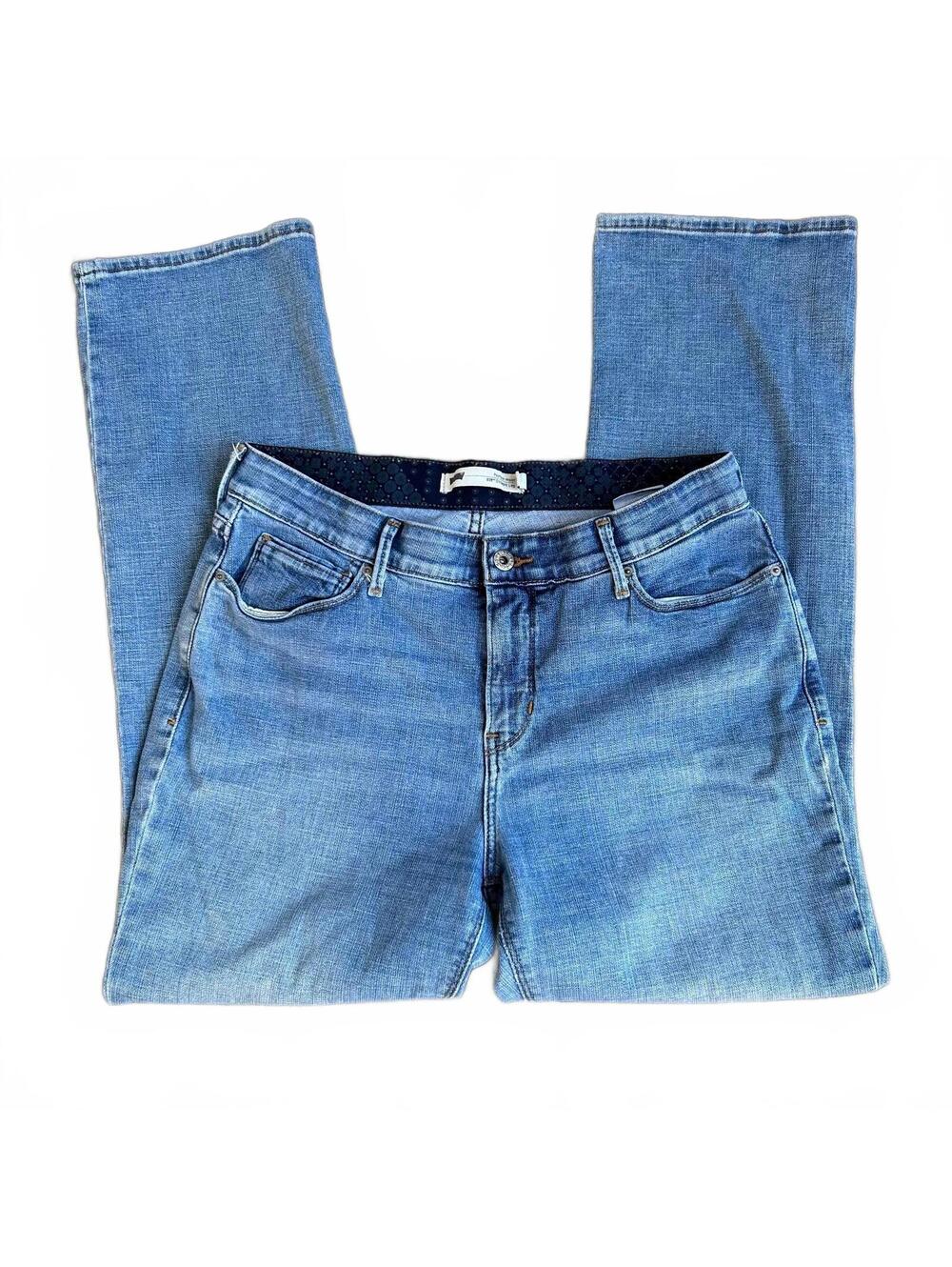 Levi's 725 High Rise Bootcut 29W x 30L Medium wash